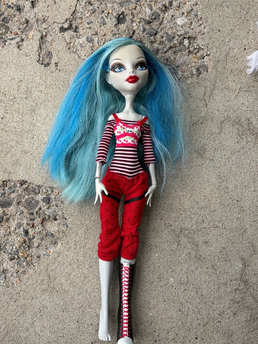 ghoulia gold elastic first wave monster high doll